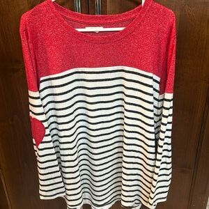 Women’s Maurice’s size XL top.